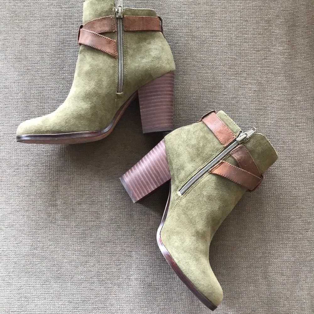 Beautiful suede green booties - Picture 3 of 4